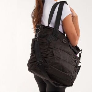Lululemon Triumphant Travel Gym Tote in Black